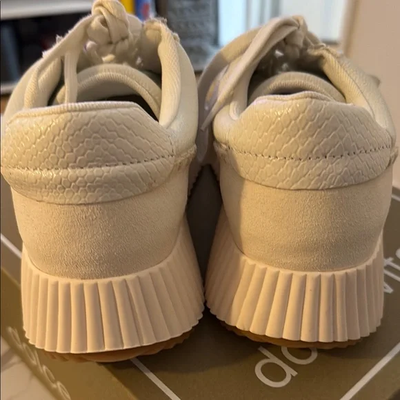 Dolce Vita Cream Sneakers - Picture 5 of 5